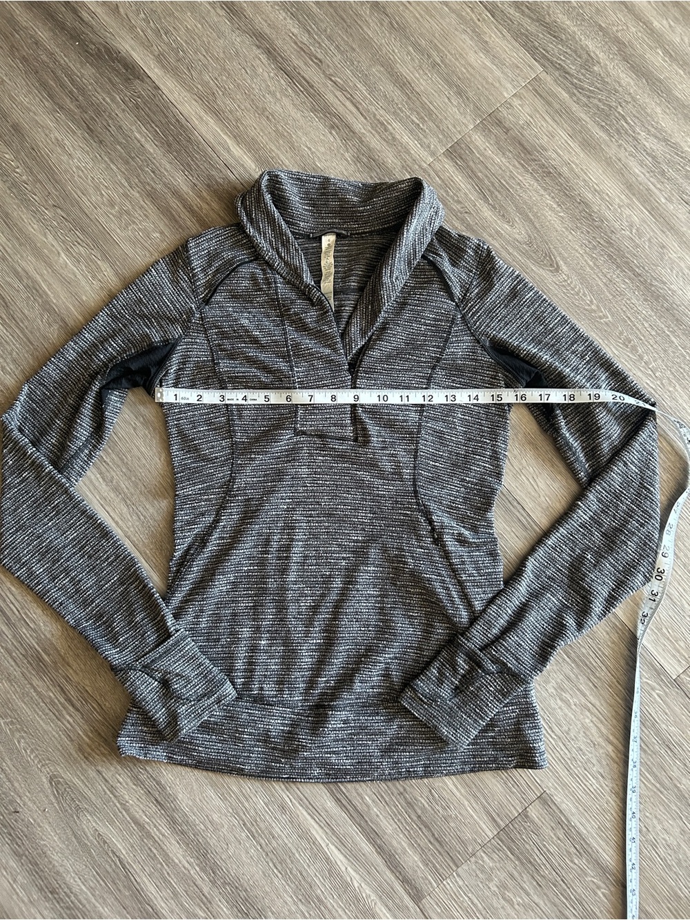 Lululemon Heathered cowl neck 1/4 zip sz 6